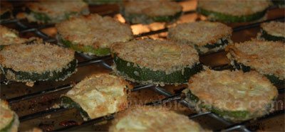 zucchini-chips-on-rack.jpg